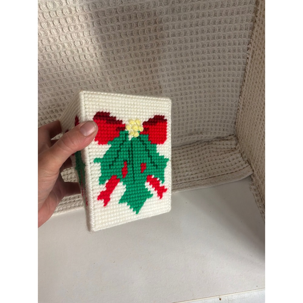 Christmascore Unisex Unbranded Needlepoint Tissue Box Cover OS White Red Green